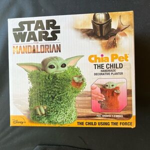 Chia Pet Star Wars: The Mandalorian - The Child Baby Yoda Decorative Planter NEW
